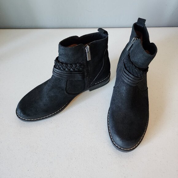 Earth Black Suede Bootie "NEW" - Picture 8 of 16